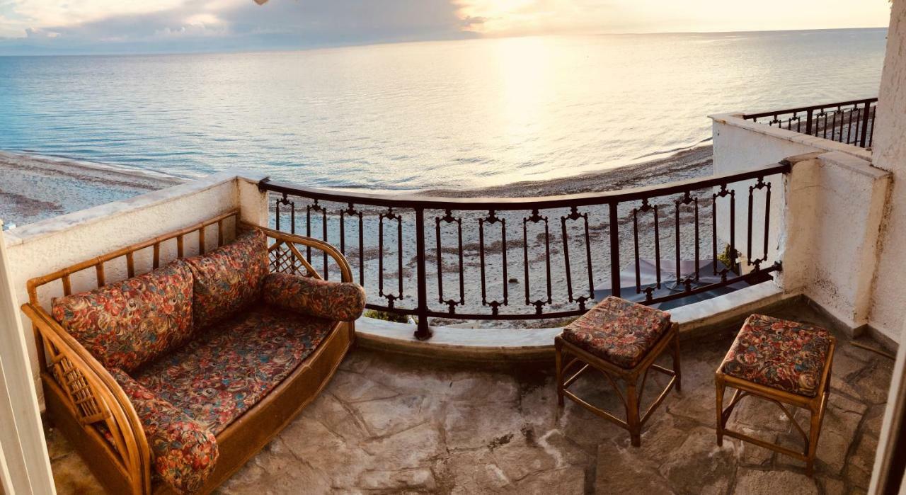 Seafront Maisonette In Fourka Dış mekan fotoğraf