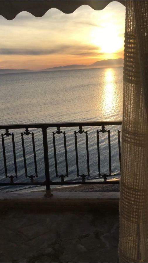 Seafront Maisonette In Fourka Dış mekan fotoğraf